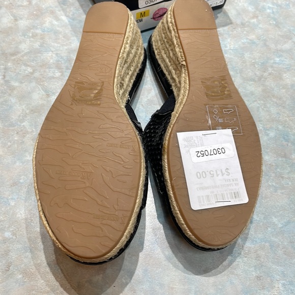 Anne Klein slides (sz 8) - Picture 4 of 11